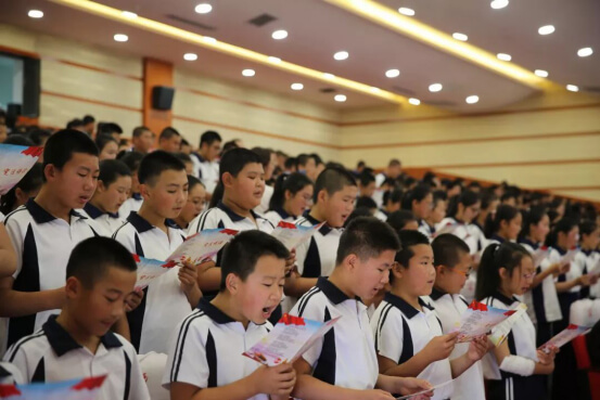 动员学生学习宪法知识